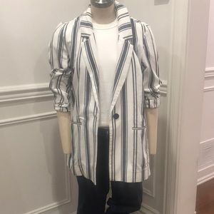 Ladies Stylish size 12 blazer.